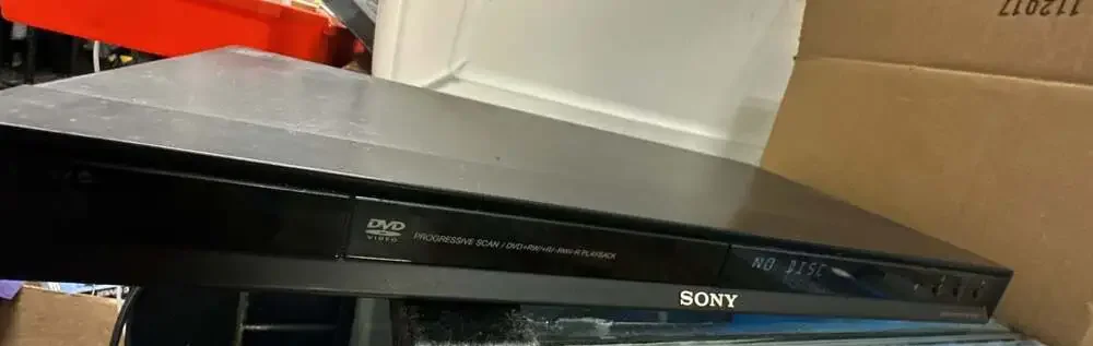 Sony DVD Player Progressive Scan / DVD+RW/+R/-RW/-R Playback